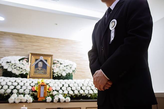 한국의 장례식은 죽은 자보다 산 자의 상실감과 죄책감을 위무하는 서비스로 발달해왔다. 게티이미지뱅크