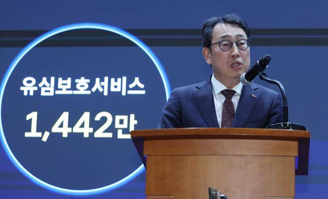 유영상 SK텔레콤 사장이 2일 오전 서울 중구 SK텔레콤 T타워에서 유심 해킹 사이버 침해 관련 언론설명회를 하고 있다. 뉴시스
