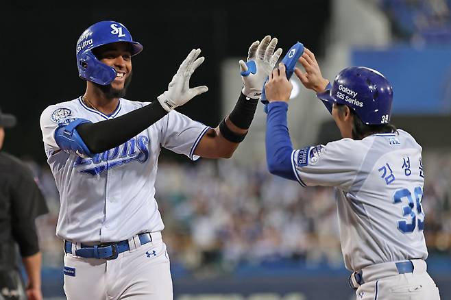 디아즈(왼쪽)-김성윤. 삼성 제공