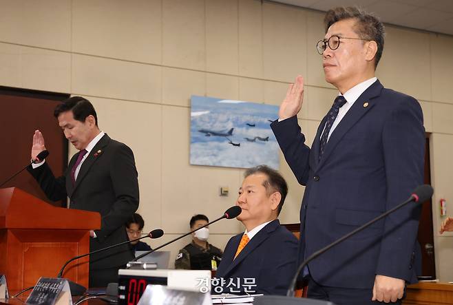 이상민 전 행안부장관이 지난 2월4일 국회에서 열린 윤석열 정부의 비상계엄 선포를 통한 내란혐의 진상규명 국정조사 특별위원회 2차 청문회에서 증언선서를 거부하고 있다. 박민규 선임기자