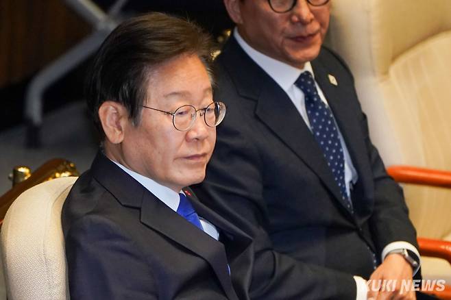 윤석열 대통령 탄핵소추안 표결이 이뤄진 지난해 12월 14일 오후 서울 영등포구 여의도 국회 본회의장에 이재명 더불어민주당 대선후보가 참석해 있다. 유희태 기자