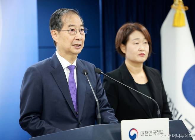 한덕수 대통령 권한대행 국무총리가 1일 서울 종로구 정부서울청사에서 대국민 담화를 하고 있다. 2025.05.01. /사진=뉴시스 /사진=고범준