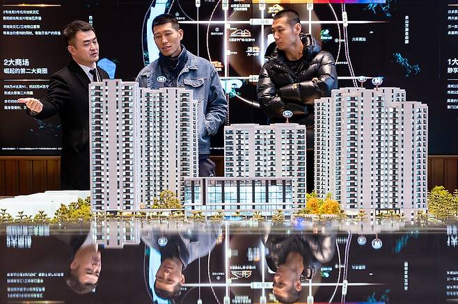 중국 타이웬에서 모델 하우스를 둘러보는 중국인/사진=중국 인터넷