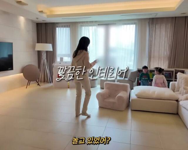 배지현이 집과 아이들을 소개하고 있다. / 유튜브 '배지현' 캡처