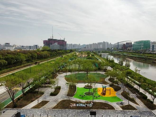 [서울=뉴시스] 안양천(구로구) 수변활력거점 피크닉가든. 2025.05.02 (사진 제공=서울시) photo@newsis.com *재판매 및 DB 금지