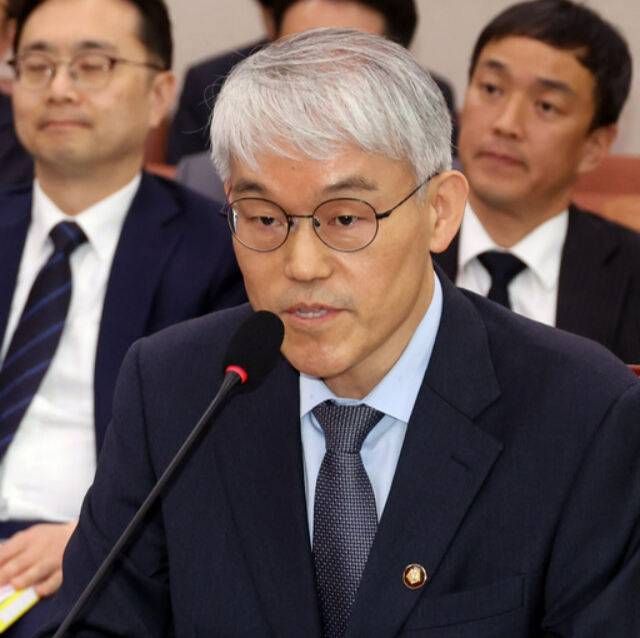 천대엽&nbsp;법원행정처장이 2일 국회에서 열린 법제사법위원회 전체회의에서 의원&nbsp;질의에 답변하고 있다. 뉴시스