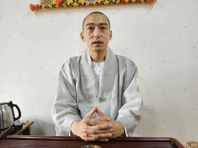 회암사 주지 인공 스님이 서울경제신문과의 인터뷰에서 불교 세계화에 대해 의견을 밝히고 있다.