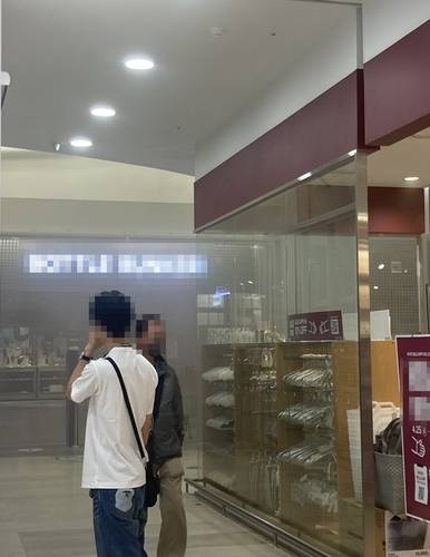 2일 오후 1시36분쯤 서울 송파구 잠실 롯데월드 인근 롯데마트에서 발생한 화재로 일대가 연무에 뒤덮인 모습 ⓒ연합뉴스=독자 제공