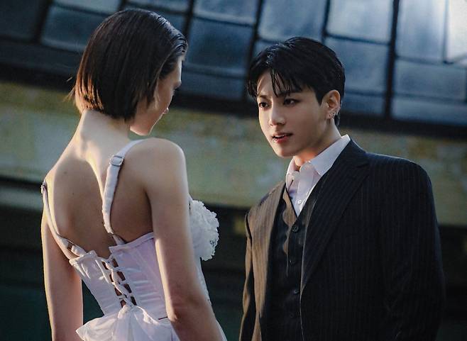 방탄소년단 정국 'Standing Next to You' 유튜브 공식 오디오 영상 조회수 1억 돌파