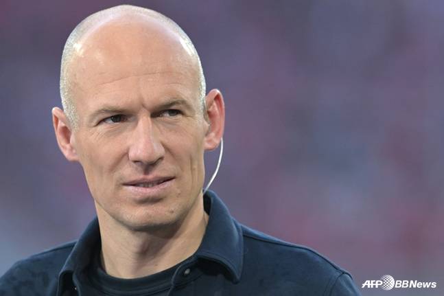 아르연 로번이 지난 2024년 4월 방송 패널로 나선 모습. /AFPBBNews=뉴스1