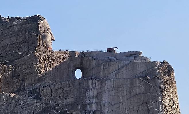 큰바위 얼굴 근처에는 이보다 10배나 큰 규모로 원주민 최고의 전사 크레이지 호스 조각이 만들어지고 있다. 손호철 제공