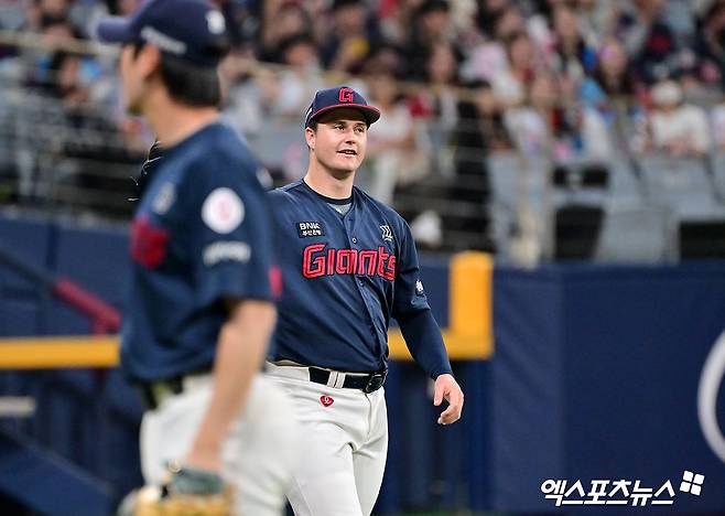 롯데 자이언츠 외국인 투수 터커 데이비슨이 1일 서울 고척스카이돔에서 열린 2025 신한 SOL Bank KBO리그 키움 히어로즈와의 팀 간 6차전에 선발등판, 7이닝 무실점 호투로 팀 3연승을 견인했다. 사진 김한준 기자