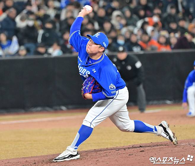 삼성 라이온즈 구원투수 이승현이 정규시즌 경기에 구원 등판해 투구하고 있다. 엑스포츠뉴스 DB