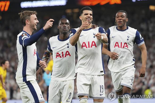 솔란케 PK 쐐기골 후 세리머니 [AP=연합뉴스]