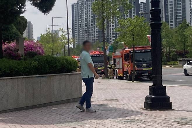 소방 "잠실 롯데마트서 용접 중 화재…진화 중" [독자 제공. 재판매 및 DB 금지]