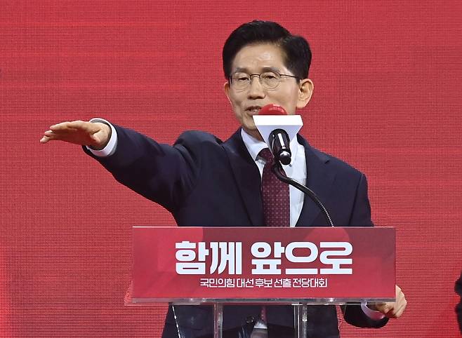 ▲ 김문수 국민의힘 대선 후보가 3일 오후 고양시 킨텍스에서 열린 국민의힘 최종 대선 후보 선출 전당대회에서 후보 수락 연설을 하고 있다./경기사진공동취재단