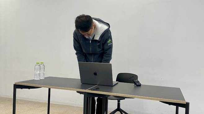 김석환 위믹스 재단 대표가 3일 판교 테크원타워에서 기자회견을 열고 위믹스 상장 폐지에 대해 사과하고 있다.(게임기자단 제공. 재판매 및 DB금지)2025.5.3/뉴스1