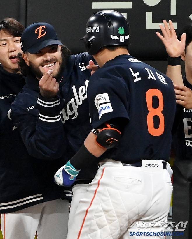 애교만점 하트를 선사하는 폰세