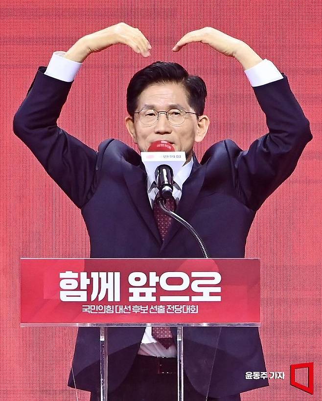 김문수 국민의힘 대통령 후보가 3일 경기 고양시 킨텍스에서 열린 5차 전당대회에서 최종 후보로 확정된 후보 수락 연설을 하고 있다. 윤동주 기자