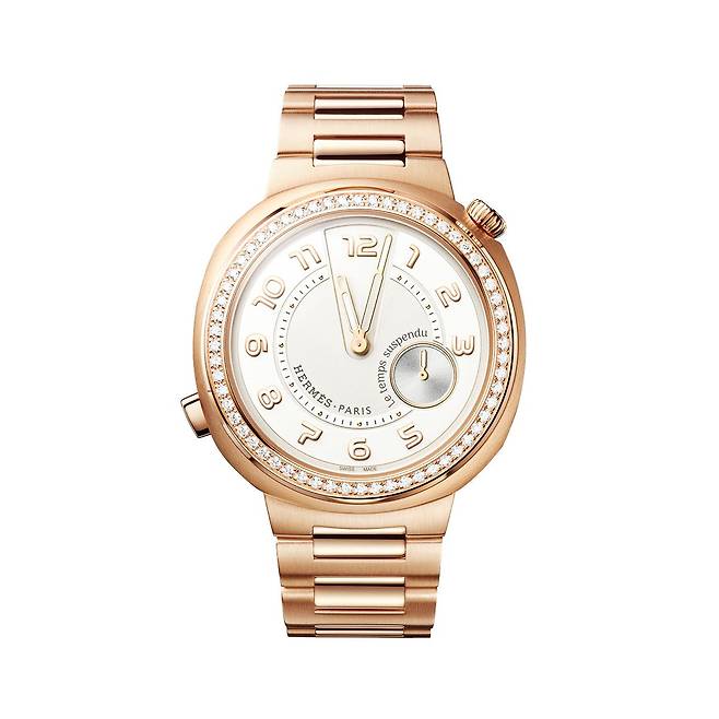 기하학적 모양의 로즈골드 케이스에 다이아몬드를 장식한 에르메스 컷 르 땅 서스팡뒤.