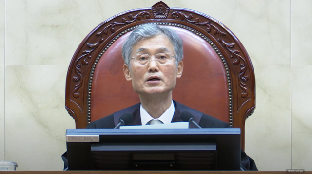 조희대 대법원장이 1일 오후 서울 서초구 대법원 대법정에서 이재명 더불어민주당 대선 후보의 공직선거법 위반 사건 상고심 선고를 하고 있다. 대법원 제공