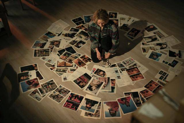 알래스카주 작은 도시 에니스의 경찰서장 리지는 집단 동사 사건이 발생하자 이전 살인 사건과의 관련성을 찾는다. HBO 제공