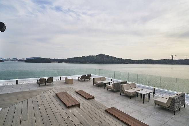 스타벅스 목포해안로점. 스타벅스코리아 제공