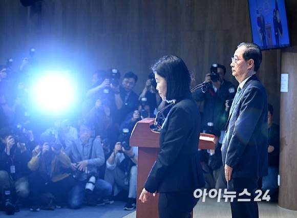 한덕수 전 국무총리가 2일 오전 서울 여의도 국회 소통관에서 출마 선언을 하고 있다. [사진=곽영래 기자]