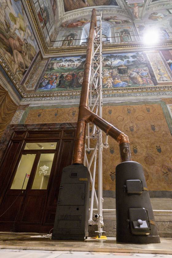 콘클라베 난로. AP/바티칸 미디어=연합뉴스