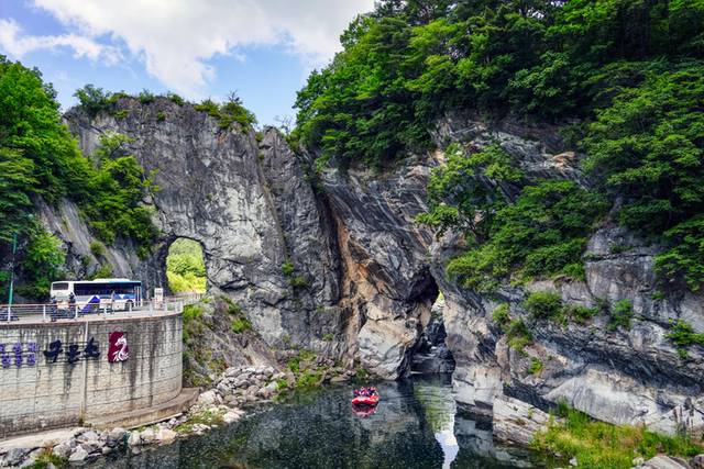 ▲ 태백시 동점동에 있는 구문소와 그 일대 전기고생대 지층이 강원특별자치도의 5월 지질·생태명소로 선정돼 지질 과학 체험 현장으로서의 가치를 높이고 있다.