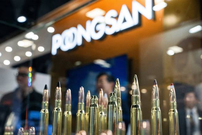 2024년 10월 14일(현지시간) 미국 워싱턴 D.C. 월터 E. 워싱턴 컨벤션센터에서 열린 미 육군협회(AUSA) 연례 회의 및 박람회에서 풍산이 제작한 소형 화기 탄약이 전시돼 있다. 사진=연합뉴스