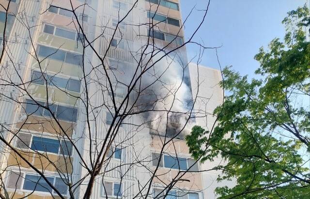 3일 오후 5시10분께 안산시 단원구 한 아파트에서 화재가 발생해 1명이 다쳤다. 경기도소방재난본부 제공