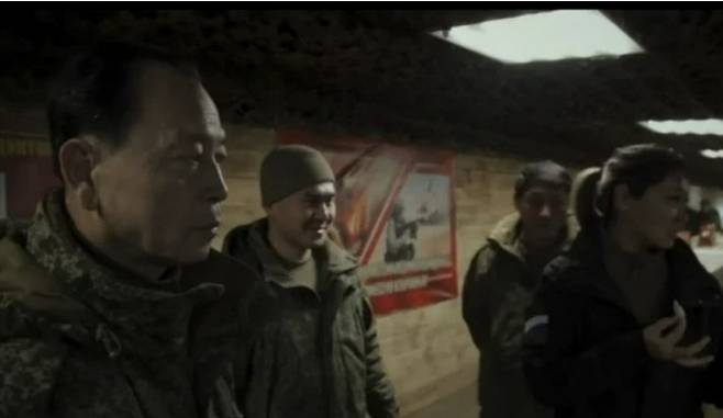 지난달 30일(현지시간) 고려인의 후손인 김 마리나가 사회관계망서비스(SNS) 텔레그램을 통해 러시아에서 훈련 중인 북한 병사들이 지내고 있는 기지 내부 모습과 훈련 과정을 공개했다. [사진 = 김 마리나 텔레그램 갈무리]