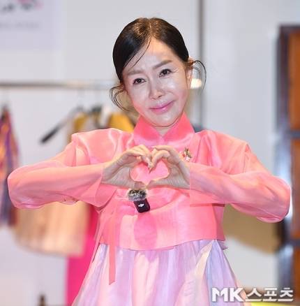 배우 박준금이 전통 한복을 입고 등장했다. 사진=천정환 기자