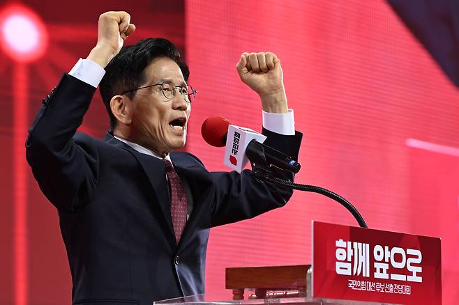 국민의힘 대선 후보로 선출된 김문수 후보가 3일 경기 고양시 킨텍스에서 열린 국민의힘 전당대회에서 수락 연설을 하고 있다. [연합]