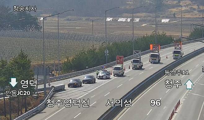 [의성=뉴시스] 재개됐던 고속도로 통행이 산불로 인해 다시 전면 차단됐다. (사진 = 로드플러스 갈무리) 2025.03.23. photo@newsis.com *재판매 및 DB 금지