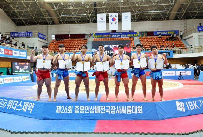 이용수(울산대)가 대학부 개인전 소장급 강자로 떠올랐다. / 대한씨름협회
