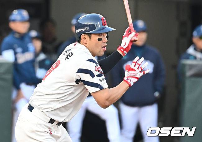 [OSEN=부산, 이석우 기자] 3일 부산 사직야구장에서 2025 신한 SOL 뱅크 KBO 리그 롯데 자이언츠와 NC 다이노스의 경기가 열린다. 홈팀 롯데는 박진, 방문팀 NC는 신민혁이 선발 출전한다.롯데 자이언츠 전준우가 힘찬 타격을 하고 있다. 2025.05.03 / foto0307@osen.co.kr