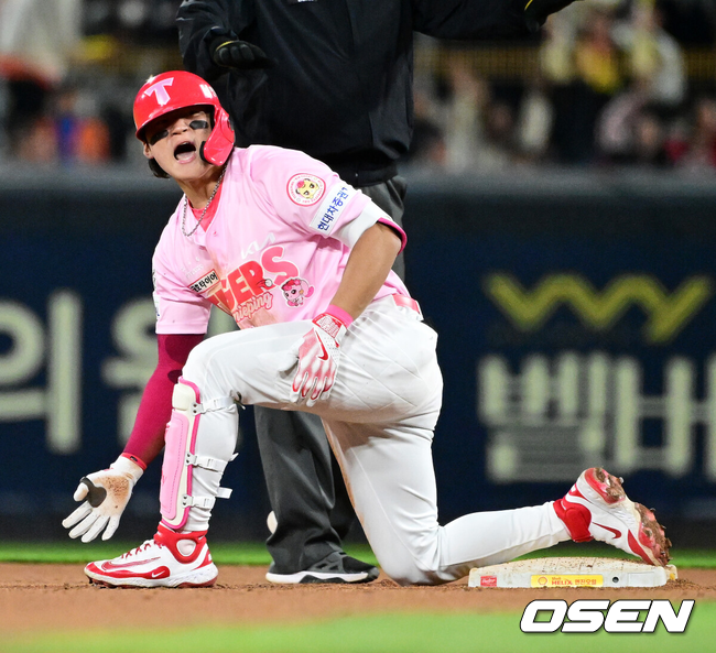 [OSEN=광주, 지형준 기자]연장 10회말 1사에서 KIA 김도영이 좌익수 왼쪽 2루타를 날리며 기뻐하고 있다. 2025.05.02 /jpnews@osen.co.kr