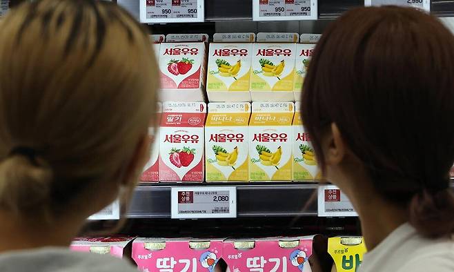 서울 한 대형마트에 진열된 서울우유 가공유 모습. 연합뉴스