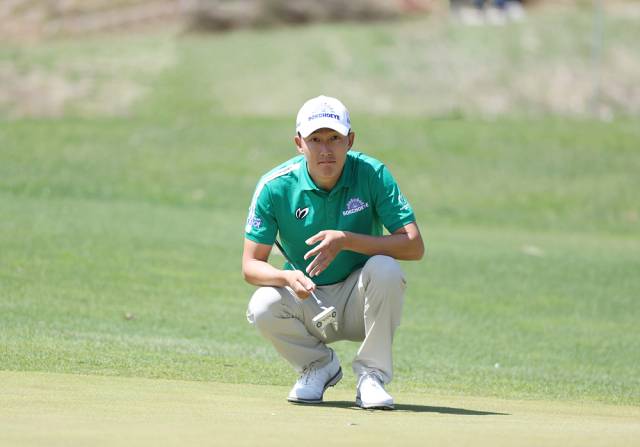 퍼트 라인을 읽는 김백준. 사진 제공=KPGA