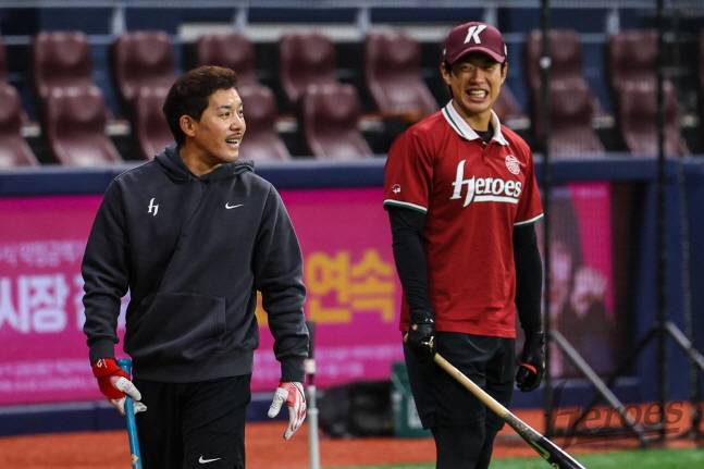 이용규 플레잉 코치(왼쪽)와 송성문. /사진=키움 히어로즈 제공