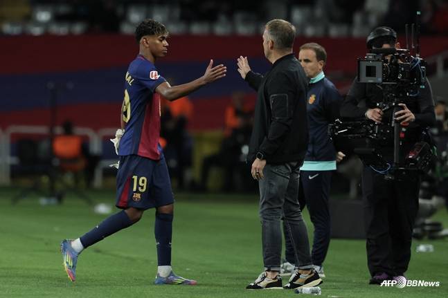 야말(왼쪽)과 플릭 감독. /AFPBBNews=뉴스1