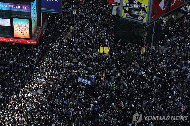 인권의 날(12월10일)을 앞둔 2019년 12월 8일 홍콩에서 열린 민주화 요구 시위 [EPA 연합뉴스 자료사진. 재판매 및 DB 금지]