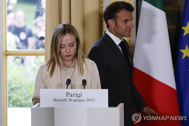마크롱 대통령(오른쪽)과 멜로니 총리 [EPA 연합뉴스 자료사진. 재판매 및 DB 금지]