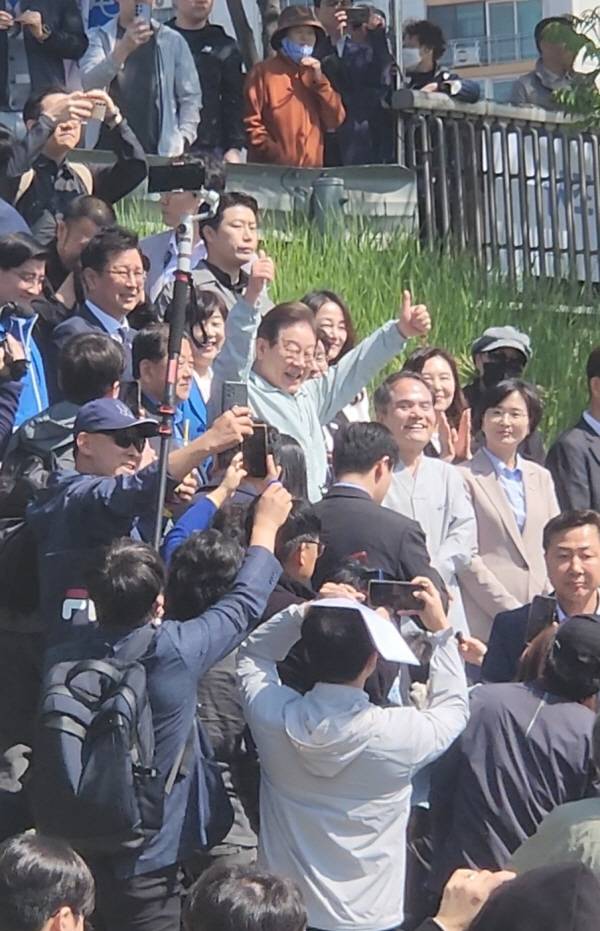 4일 영주 한국선비문화축제 방문한 이재명 후보.