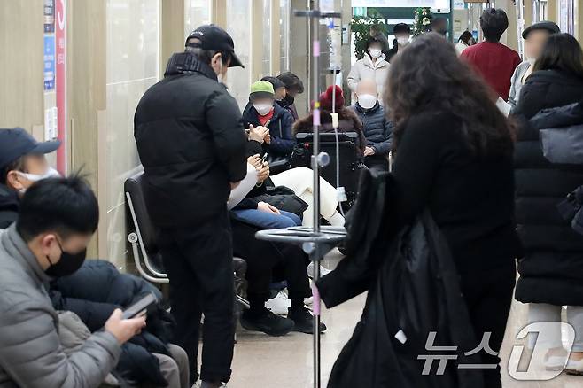 경기 침체가 장기화 되면서 서민들이 보장 사각지대로 내몰리고 있다. 돈 줄이 마른 서민들은 보험료를 내지 못하고 있고, 보험 계약도 자체도 감소했다. 그리고 대표적인 '불황형 대출'로 알려진 보험계약대출은 크게 증가했다.2025.1.20/뉴스1 ⓒ News1 공정식 기자