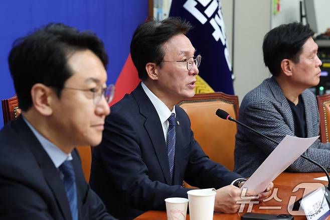 김민석 더불어민주당 상임공동 선거대책위원장이 4일 오전 서울 여의도 국회에서 기자간담회를 하고 있다. 2025.5.4/뉴스1 ⓒ News1 이광호 기자