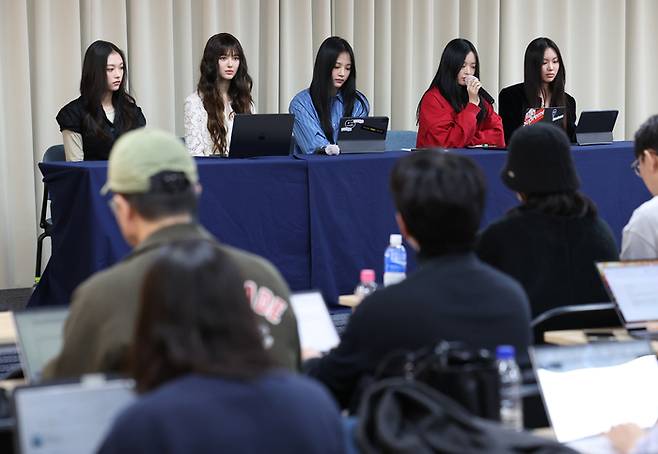 뉴진스, 전속계약 해지 관련 기자회견. 2024.11.28 연합뉴스