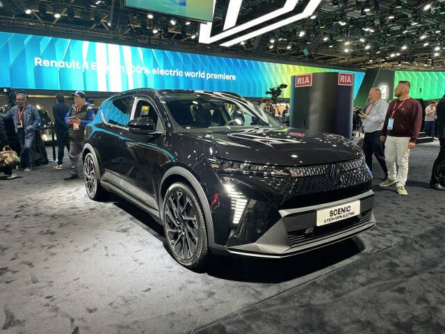 르노 브랜드가 파리 모터쇼 2024에 전시한 '세닉 전기차' 모델. 내년 국내에 출시될 예정이다. (사진=지디넷코리아)